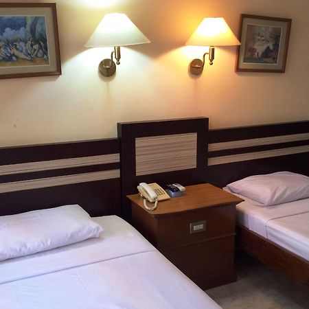 Sri Ratu Hotel Legian Kültér fotó