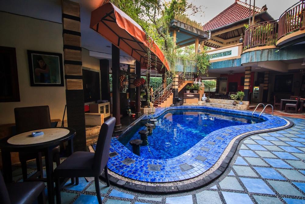 Sri Ratu Hotel Legian Kültér fotó
