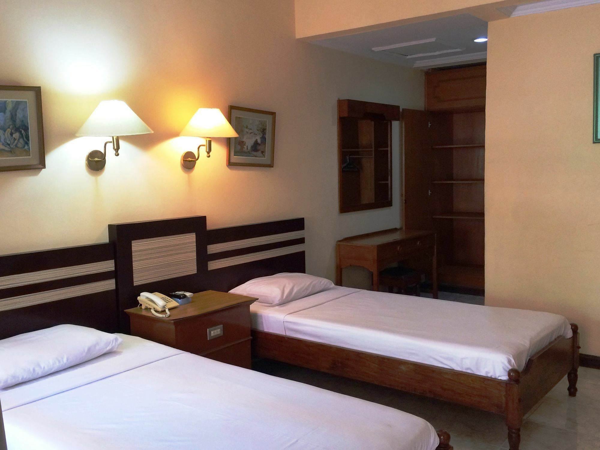 Sri Ratu Hotel Legian Kültér fotó